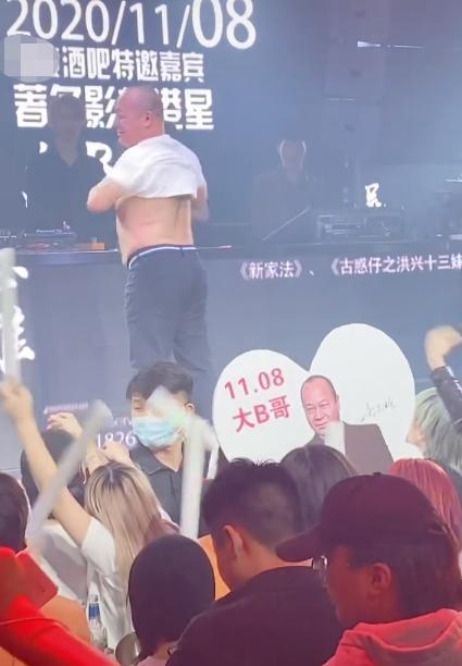 吃瓜酒吧男女,男女欢聚一堂，畅谈人生百态