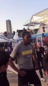 吃瓜老爹詹姆斯是谁,娱乐圈幕后推手背后的故事 第2张 吃瓜老爹詹姆斯是谁,娱乐圈幕后推手背后的故事 第2张